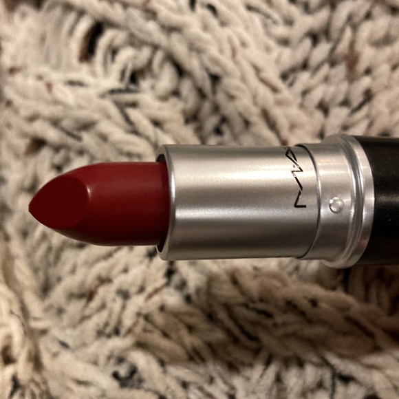 M•A•C MATTE LIPSTICK -RING THE ALARM - Picture 6 of 6